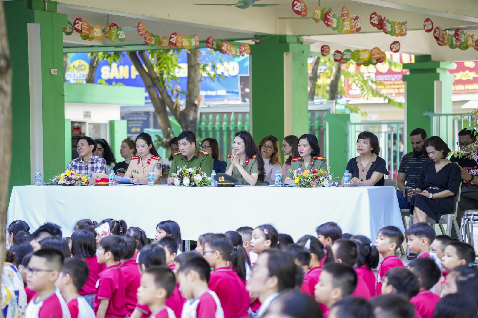 Chuyên đề An toàn giao thông và Phòng tránh lừa đảo, bắt cóc online được Nhà trường phối hợp tổ chức cùng Học viện Cảnh sát nhân dân và Công an phường Từ Liêm