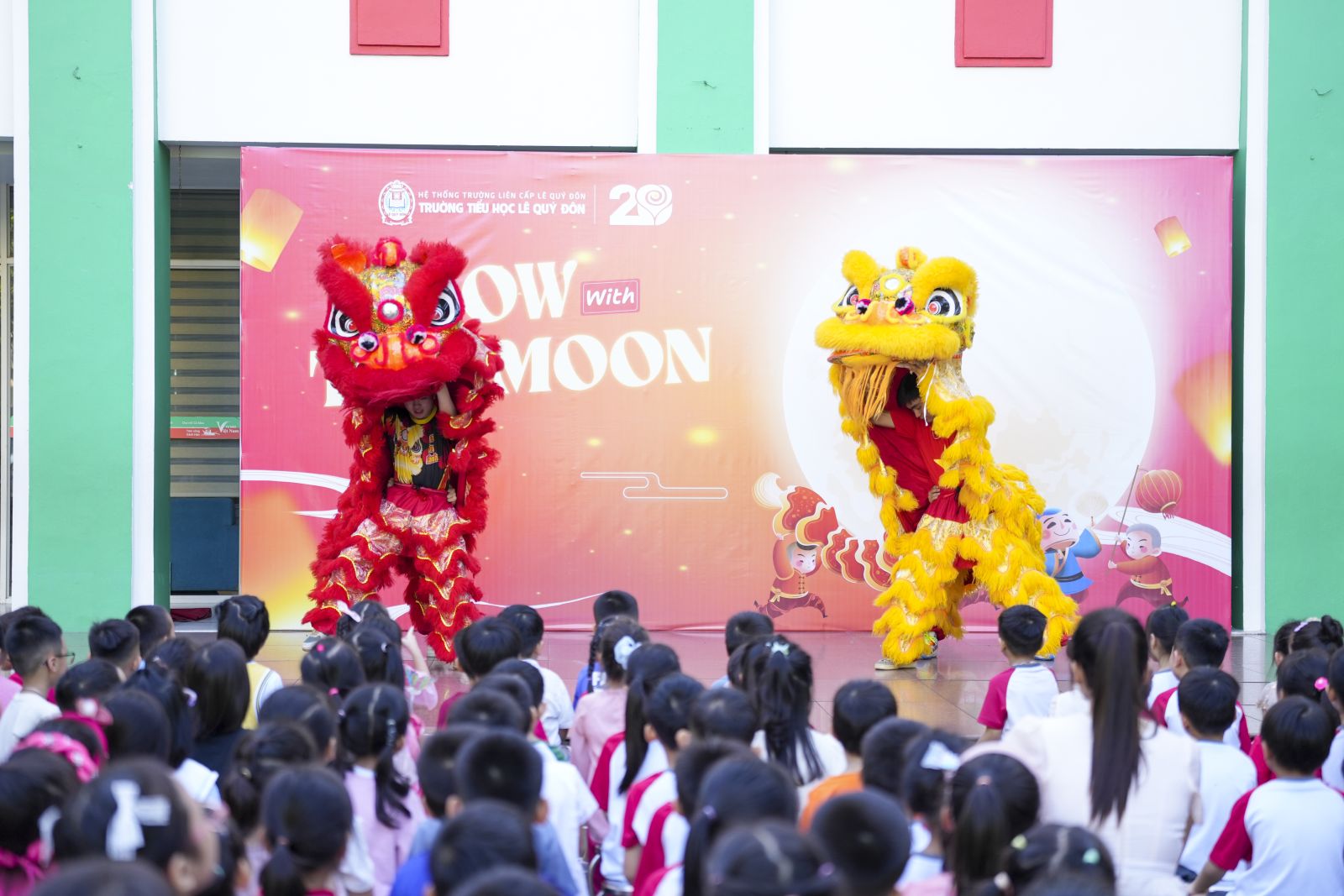 Doners hào hứng với hoạt động múa Lân