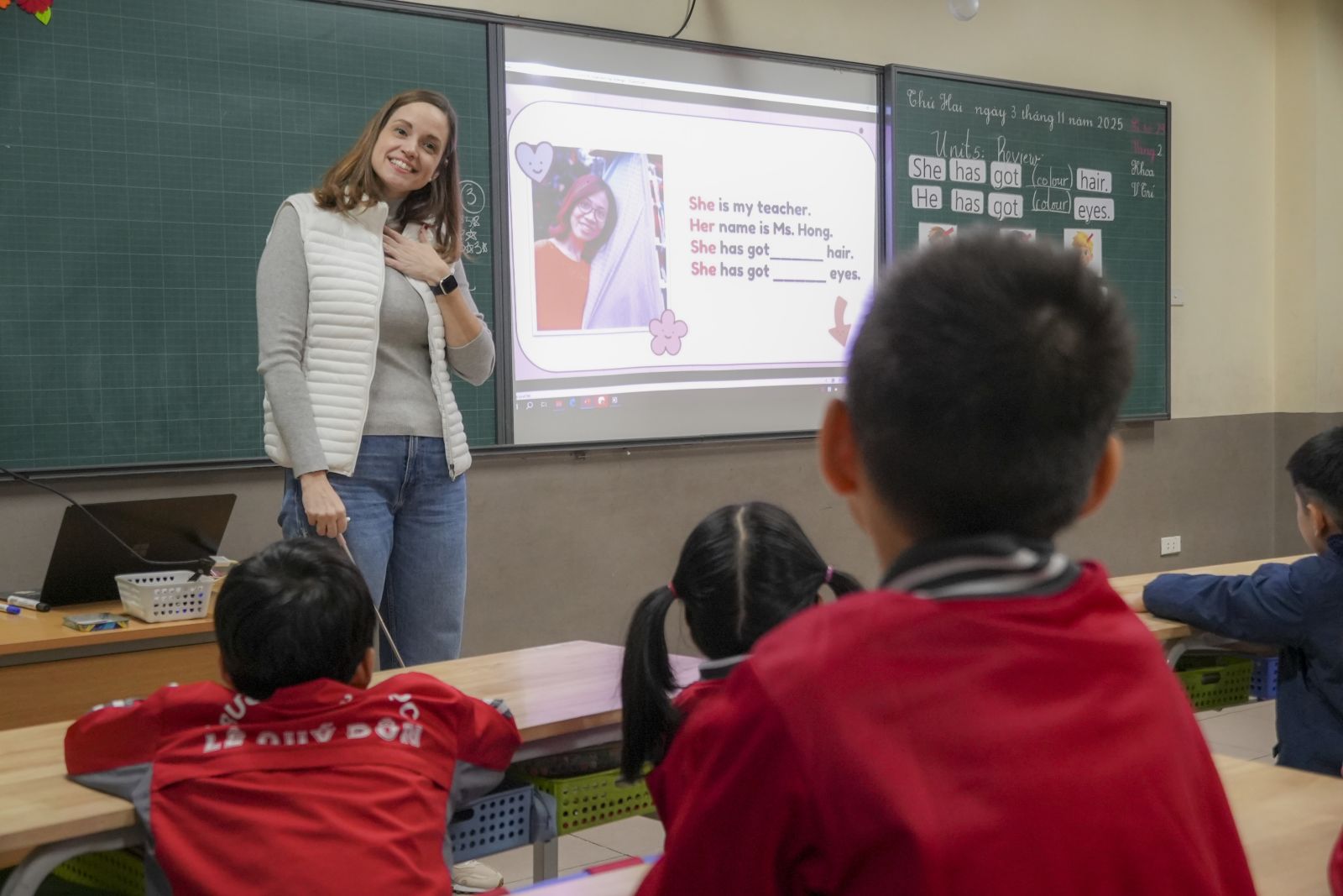 Tiếng Anh là ngôn ngữ giao tiếp chính trong tất cả các tiết Tiếng Anh và Toán - Tiếng Anh | Trường định hướng ESL